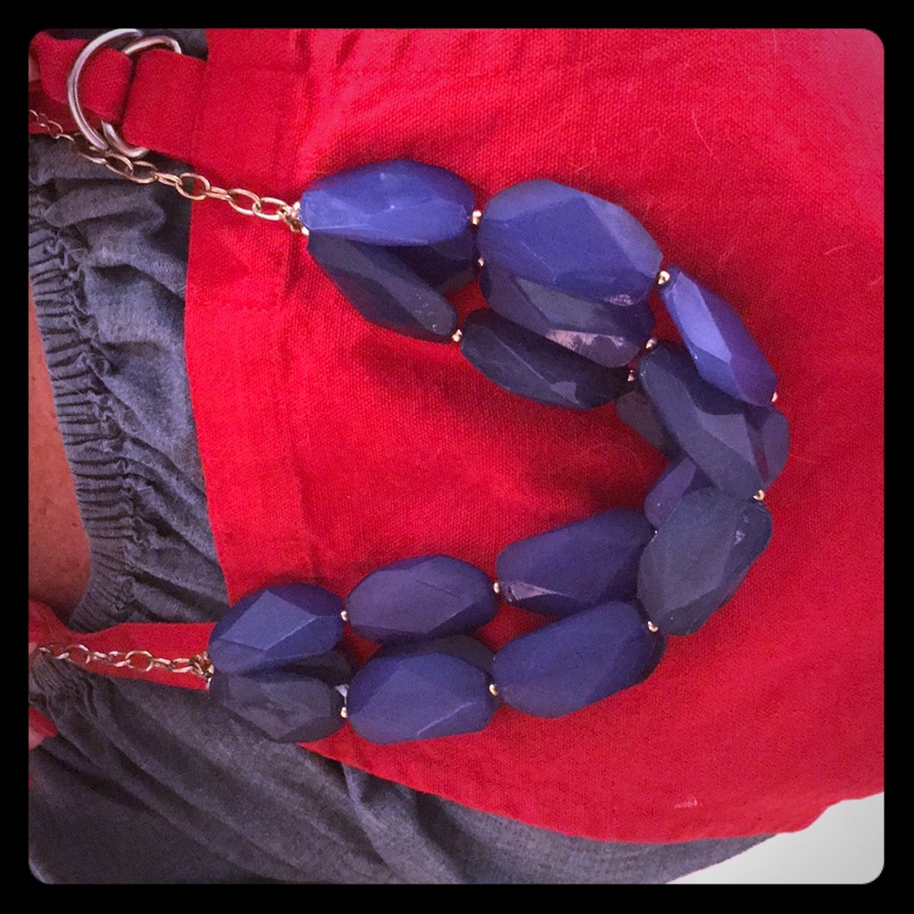 Beautiful blue 3 strand beaded costume necklace!